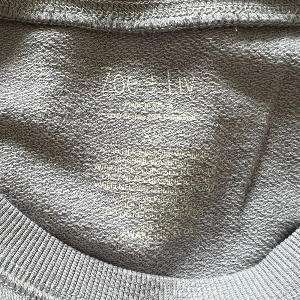 EUC Gray Graphic Women's Sweatshirt Extra Small - Picture 5 of 7
